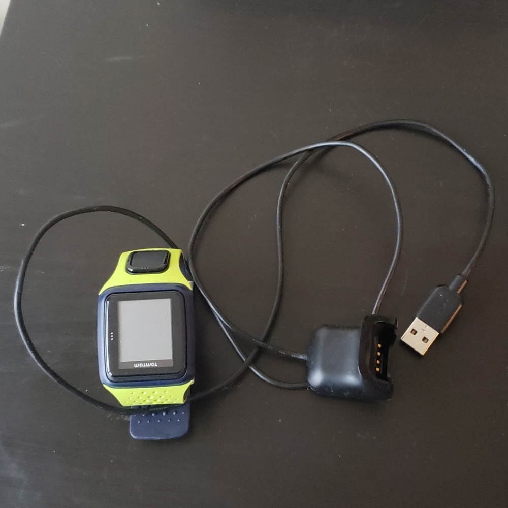 Tomtom water resistant runner GPS watch 8RS00